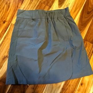 New (without tags) Lands' End Canvas size 0 grey skirt with pocks